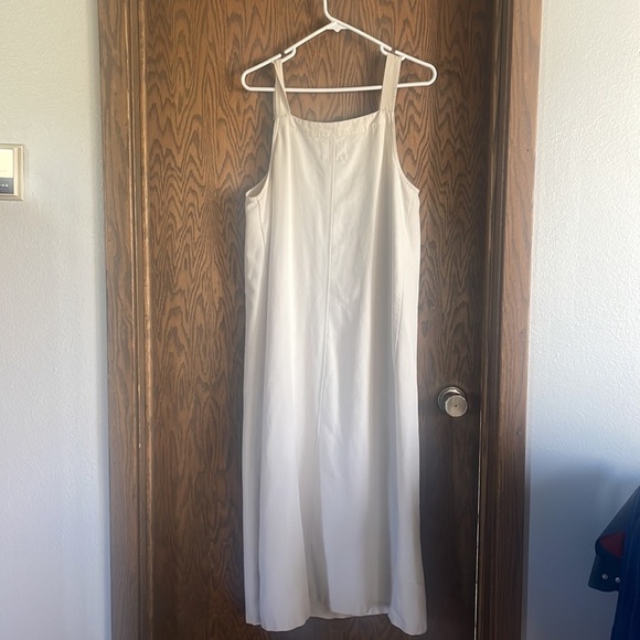 Directives Beige Dress‎ w/fun hardware - Picture 5 of 5